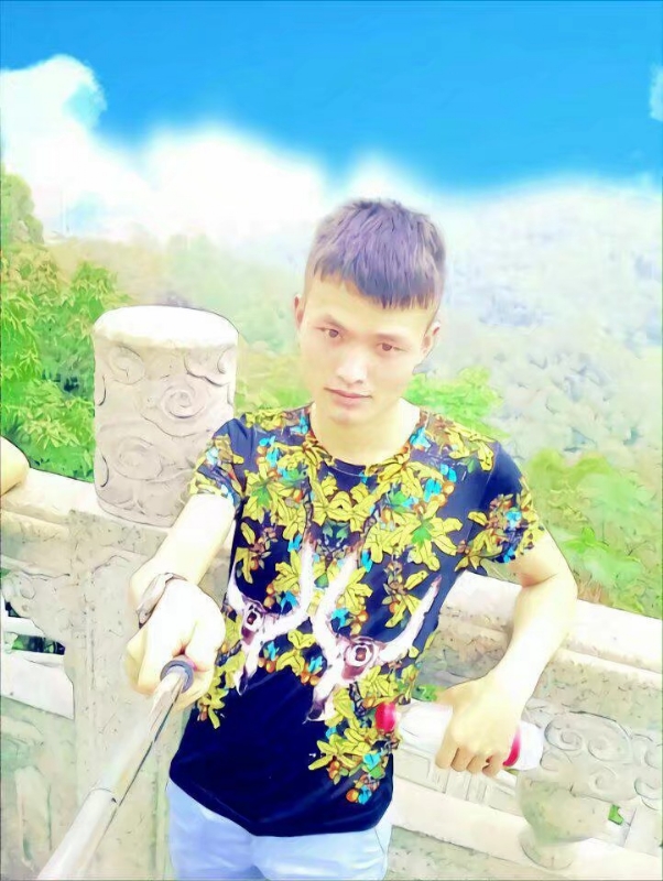 孤独王者元首的第一张照片--华安相亲网
