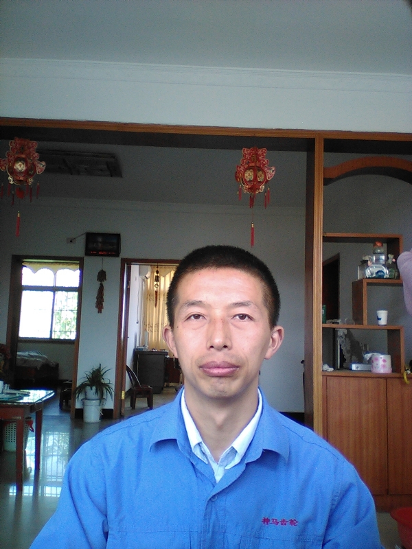 红玫瑰的第一张照片--华安相亲网