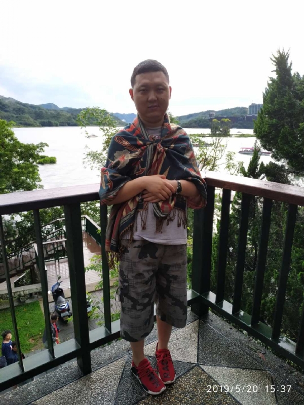 爱情里的俩个人的第一张照片--华安相亲网