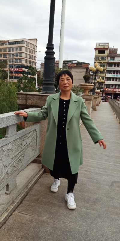 小玲的第一张照片--华安相亲网