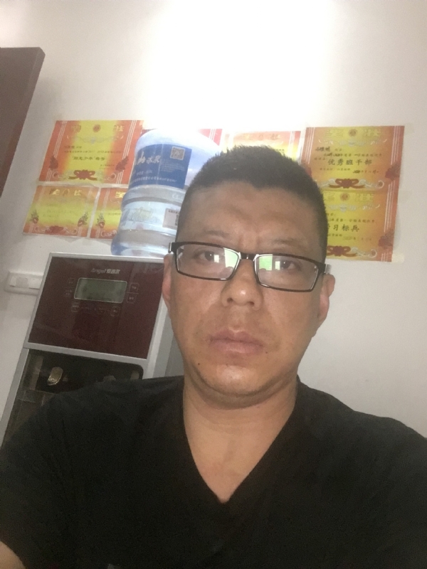 牵手的第一张照片--华安相亲网