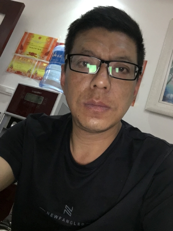 牵手的第三张照片--华安相亲网