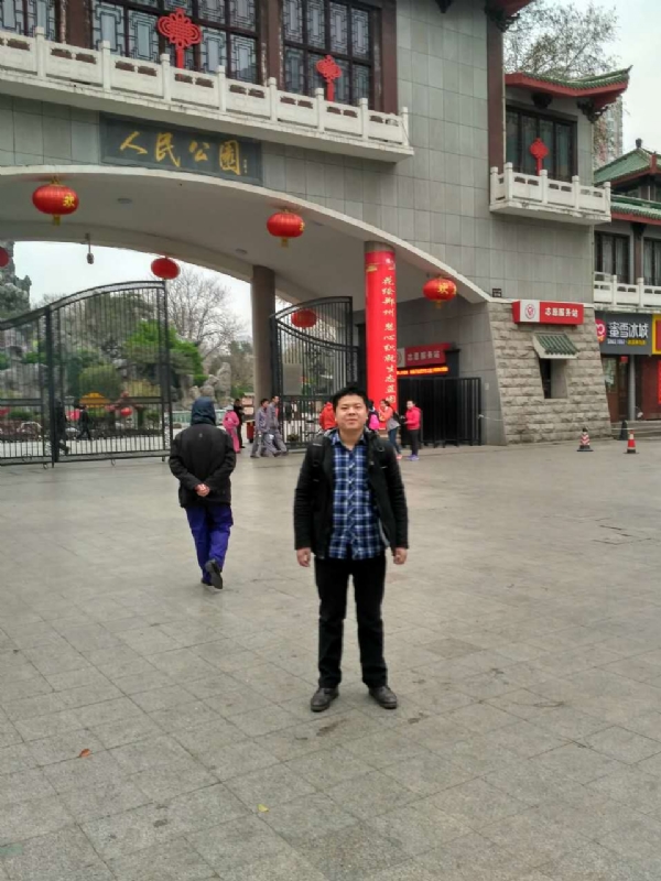 在奋斗的第一张照片--华安相亲网