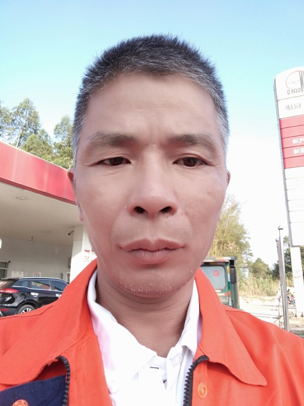 静候缘分的第一张照片--华安相亲网