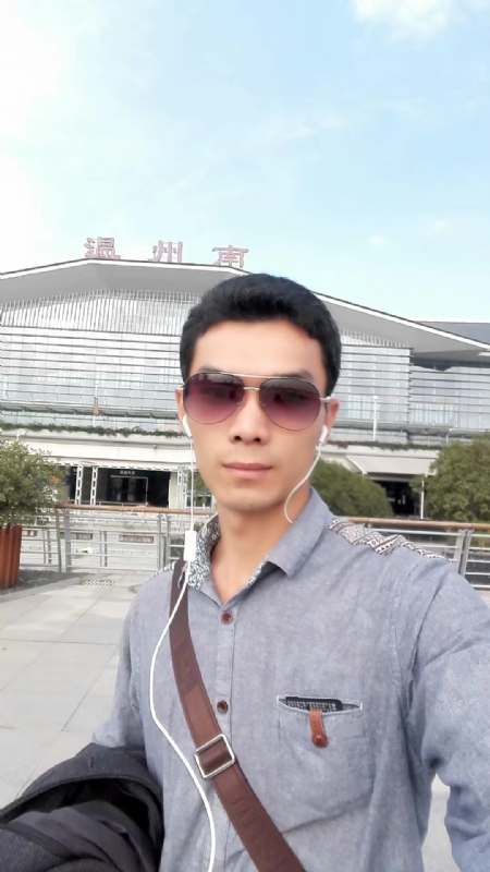 错把真心喂了狗的第三张照片--华安相亲网