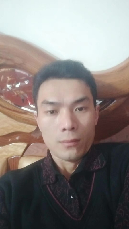错把真心喂了狗的第四张照片--华安相亲网