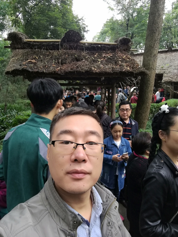 撑起一片天的第一张照片--华安相亲网
