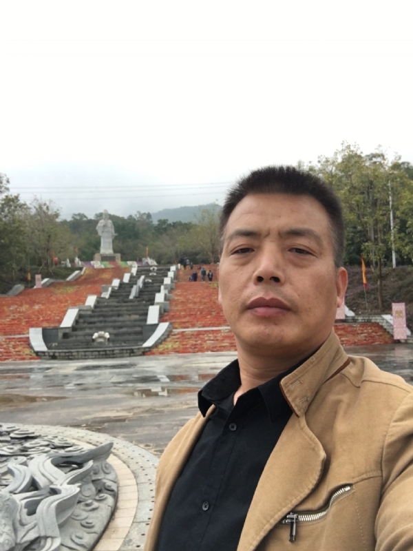 开心的松鼠的第一张照片--华安相亲网