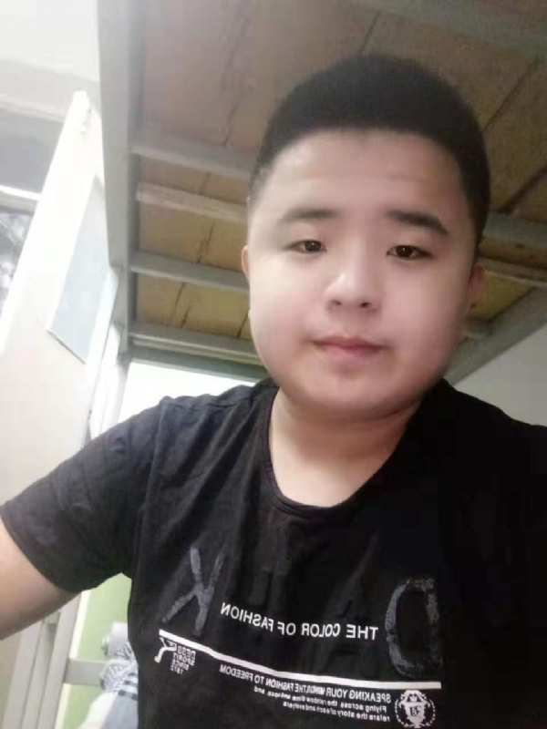 打小就爱淘气的第一张照片--华安相亲网