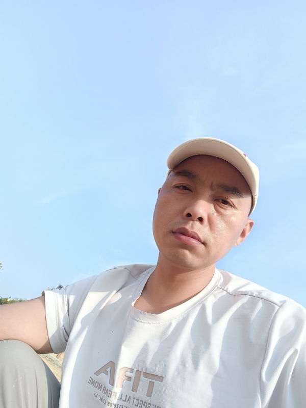 哥哥的第一张照片--华安相亲网