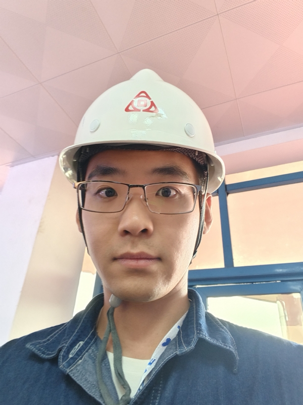 何鹏宇的第二张照片--华安相亲网