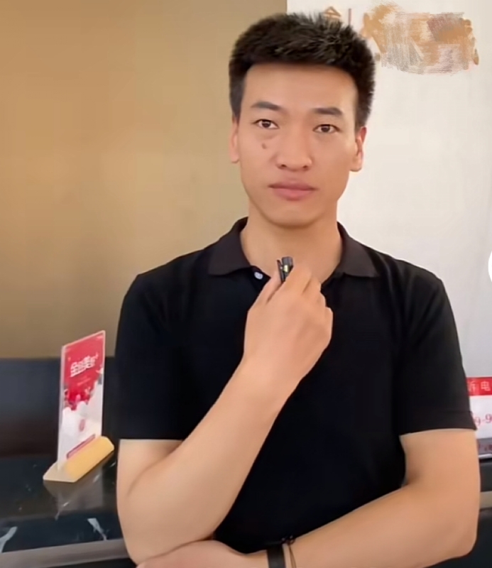 一杯梁白开的第一张照片--华安相亲网